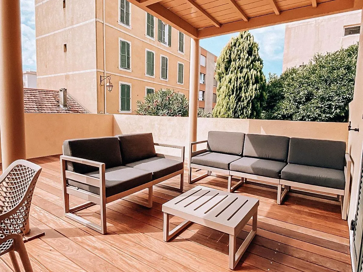 Appartement 3 Piece Terrasse Coeur De Ville Le Lavandou France