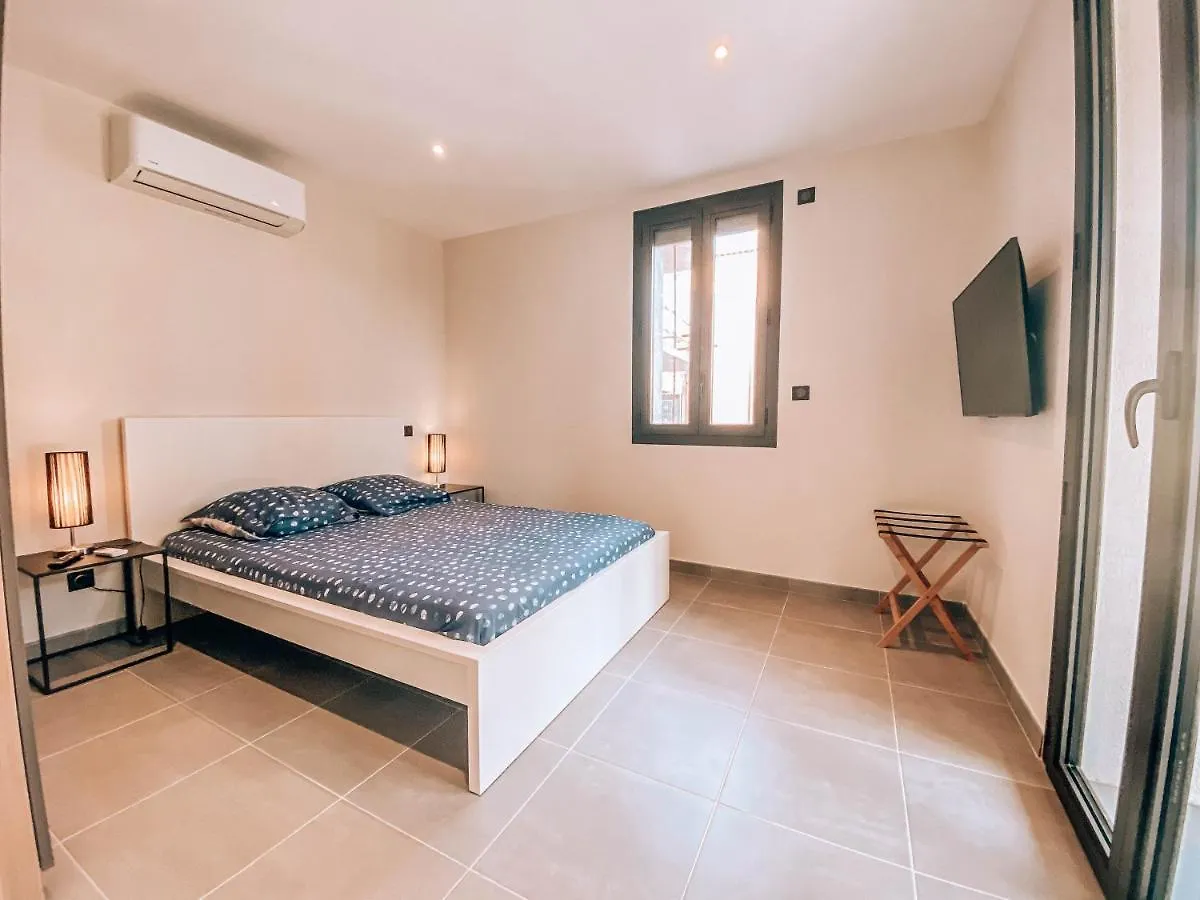 Appartement 3 Piece Terrasse Coeur De Ville Le Lavandou